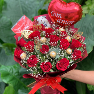 BUQUE 18 ROSAS + 8 CHOCOLATES + 3 BORBOLETA + CARTÃO + BALÃO + PELUCIA + EMBALAGEM