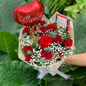 BUQUE COM 12 ROSAS + BORBOLETA + BALÃO + CARTÃO